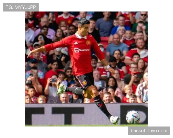 C罗荣耀回归曼联，红魔阵容再添巨星火力