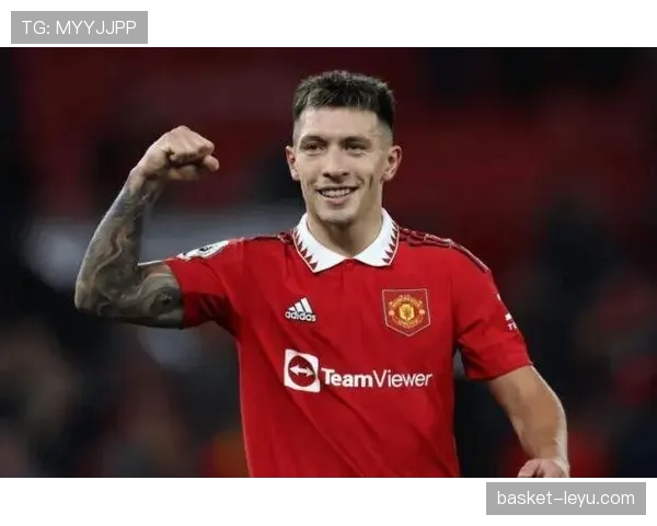 利桑德罗·马丁内斯正式加盟曼联，红魔后防实力再获提升