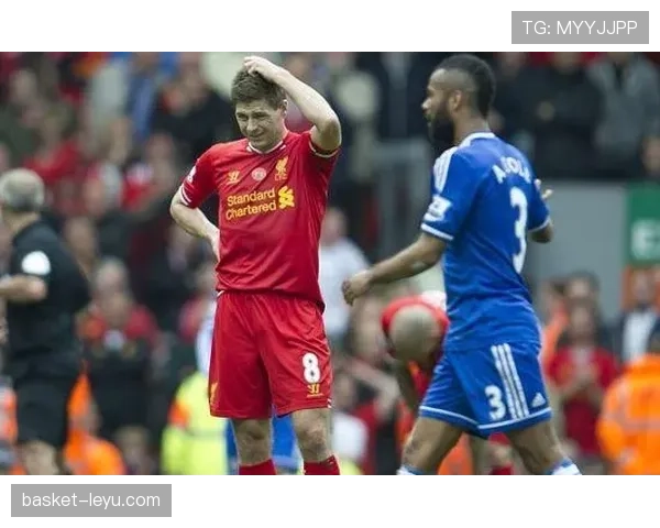 救险解围在足球规则中如何界定犯规与合法行为？