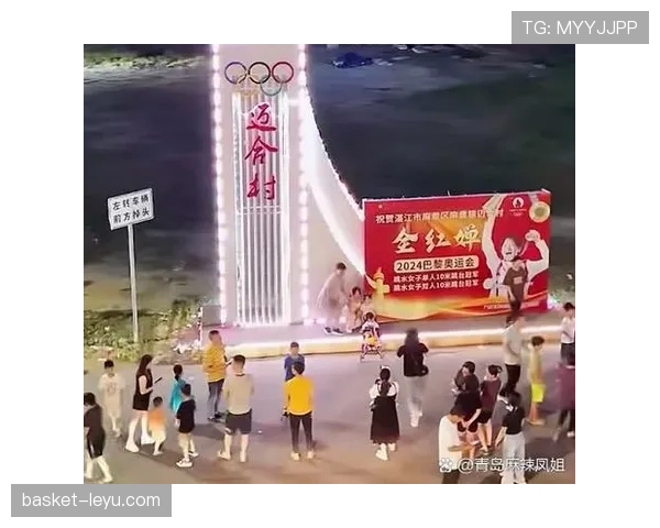 张楠的豪车别墅被曝光,朋友圈却全是打卡小吃店? 张楠的豪车别墅被曝光,朋友圈却全是打卡小吃店?