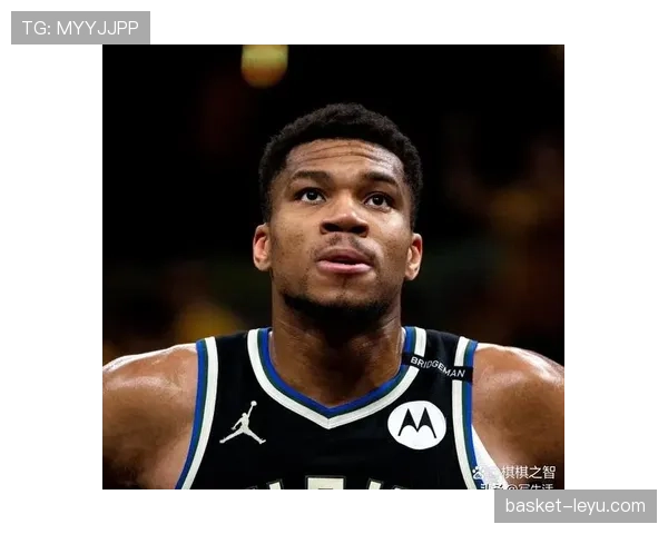 扬尼斯·阿德托昆博又晒家照，那厨房台面随手一摆就是普通人几年的生活费