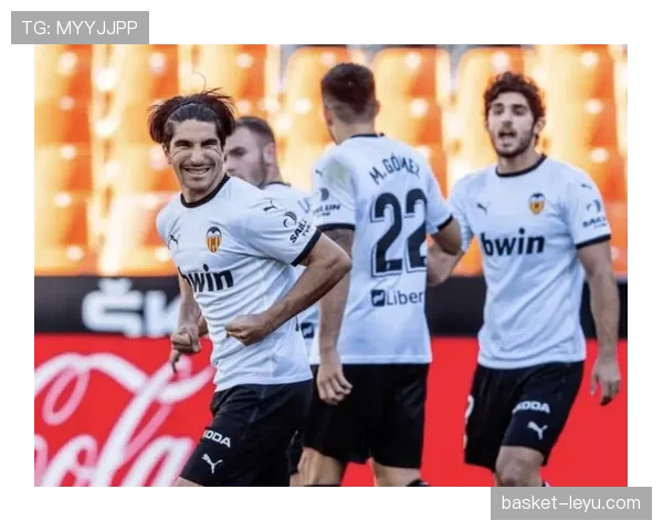 瓦伦西亚财政危机长期影响逐步反映，球队稳定性面临考验